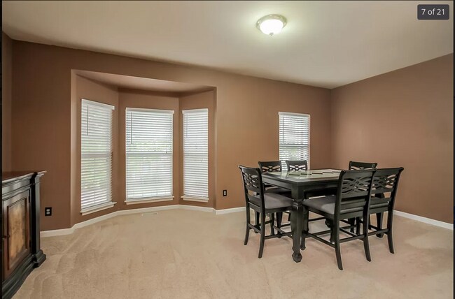 Building Photo - Gorgeous 2 bed townhome in beautiful Franklin