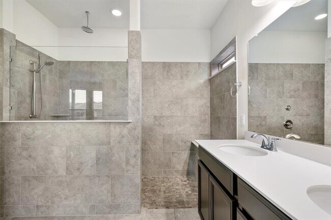 Building Photo - 213 Methodius Dr