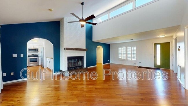 Building Photo - 354 5th St Ct E