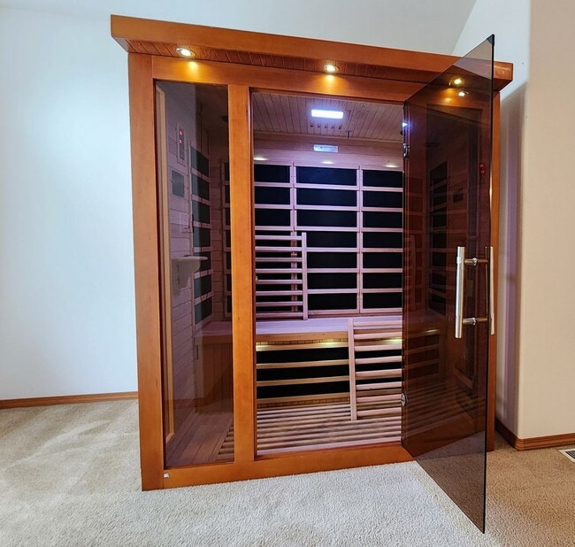 Building Photo - Home in Everett 3 Beds 2.5 bath - Pet Frie...