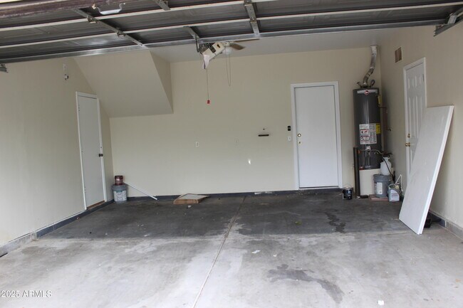 Building Photo - 1364 S Wagon Wheel Ct