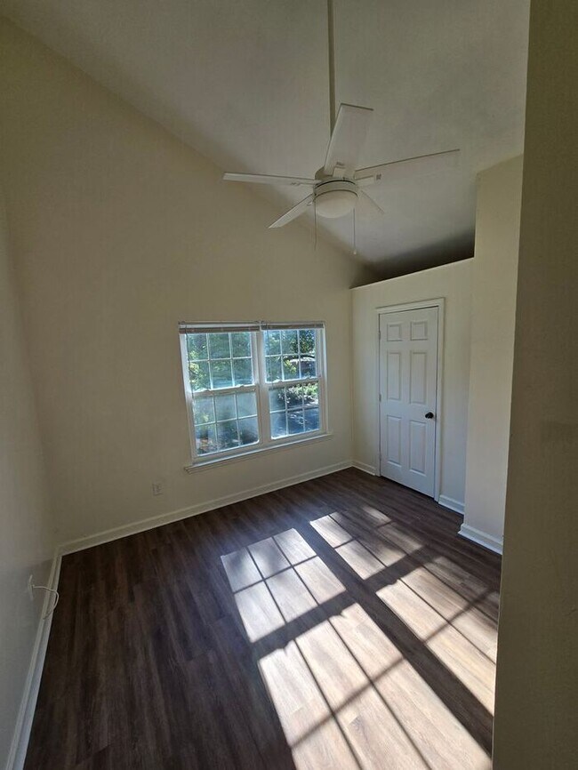 Building Photo - 3bedrooms 2.5 baths townhome Available Nov...