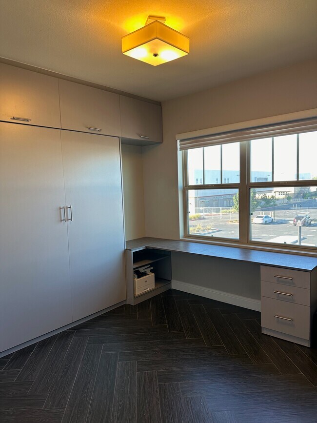 Building Photo - 3321 View Ridge Drive