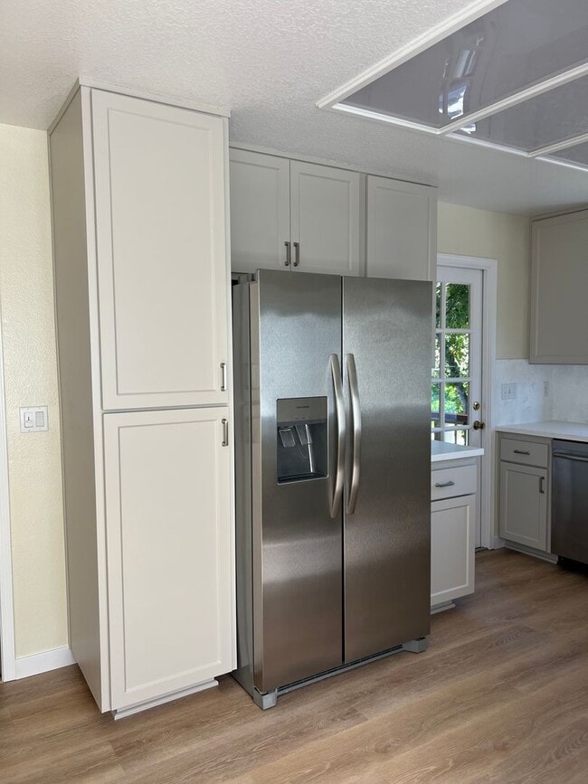 Building Photo - Spacious La Costa 3BR/3BA Townhome; gated complex w/pool, spa and tennis