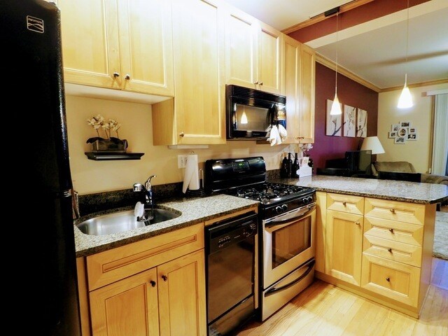 Building Photo - 3765 N Racine Ave