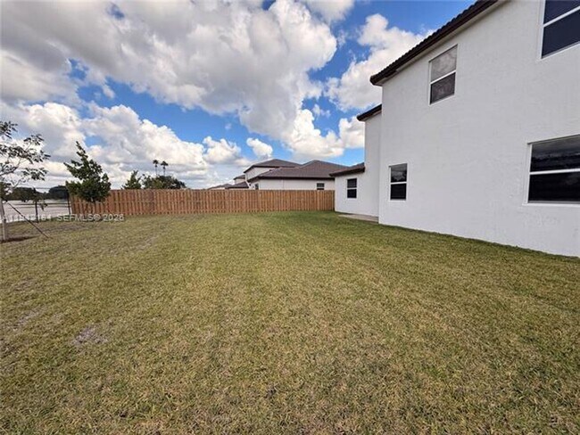 Building Photo - 2954 SE 23rd Ave