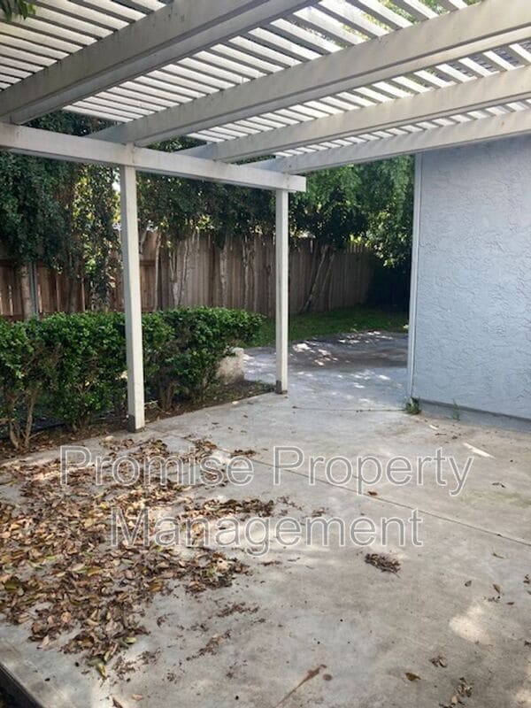 Building Photo - 1744 Calle Platico