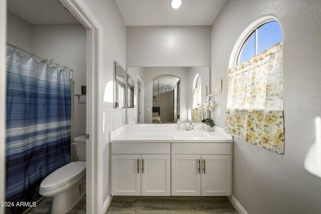 Building Photo - STUNNING 5 BEDROOM WITH LOFT & BONUS ROOM 3.5 BATH IN EASTMARK MESA COMMUNITY 2,655 SQ FT