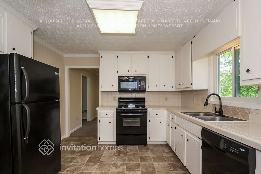 Building Photo - 4797 Grants Way NE