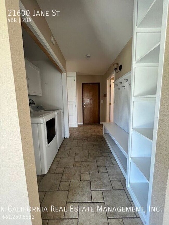 Building Photo - 21600 Jane Ct