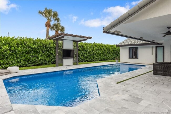 Building Photo - 5143 Deerhurst Crescent Cir