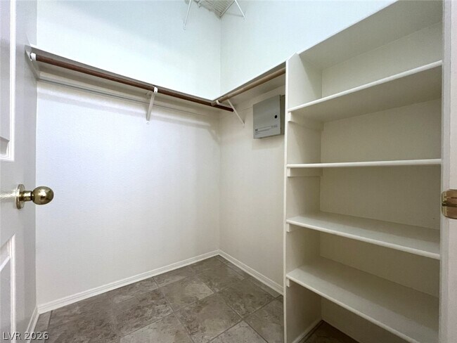 Building Photo - 2053 Angel Falls Dr