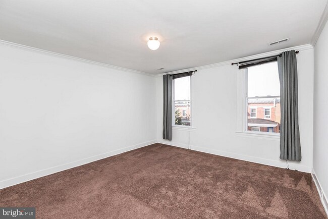 Building Photo - 3 Bedroom in a GREAT AREA