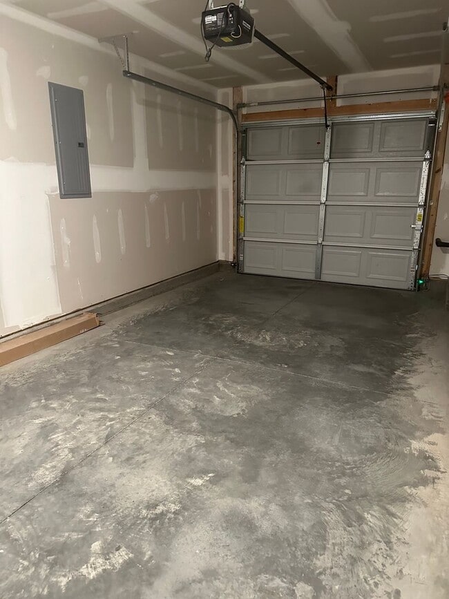 Building Photo - 3 Bedroom / 2.5 Bath Townhome Kingsport, TN