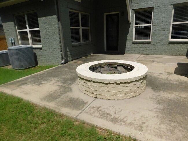 Building Photo - Welcome Home to Luxury Living in Lake Cyrus!
