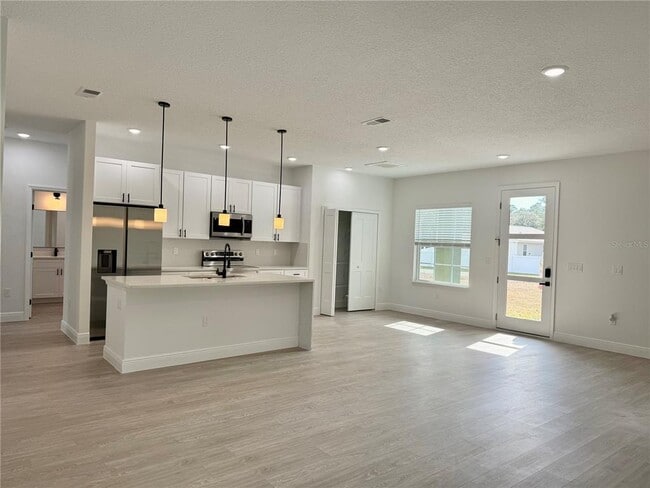 Building Photo - 1393 W Lorraine Dr