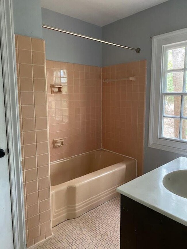 Building Photo - Rambling Brick Rancher with water views cl...