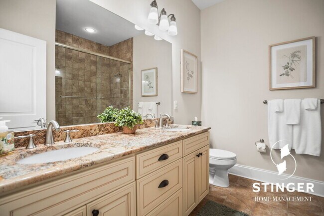 Building Photo - 700 Bay St