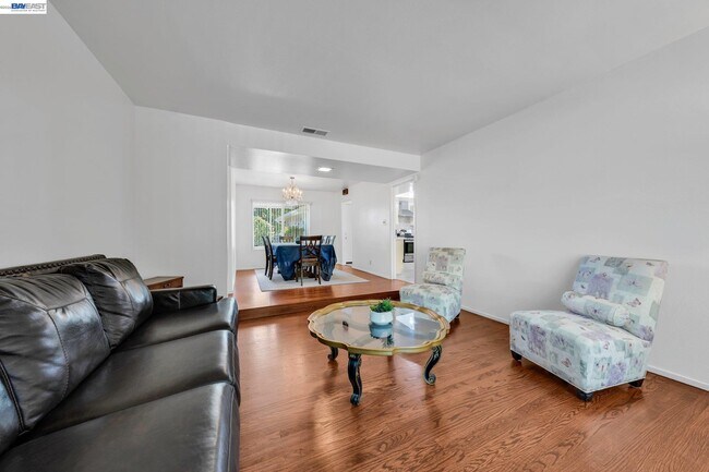 Building Photo - 1810 Boxwood Dr