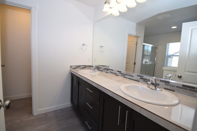 Building Photo - 1400 S 29th Blvd