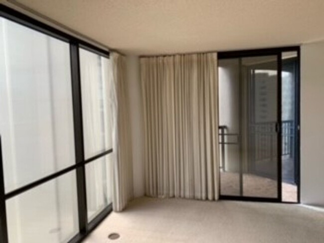 Building Photo - Honolulu Tower - 1 bedroom, 1 bath condo w...