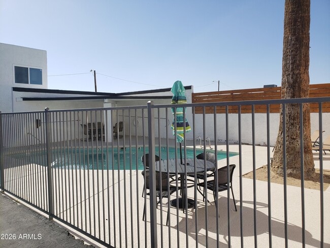 Building Photo - 1330 E Highland Ave