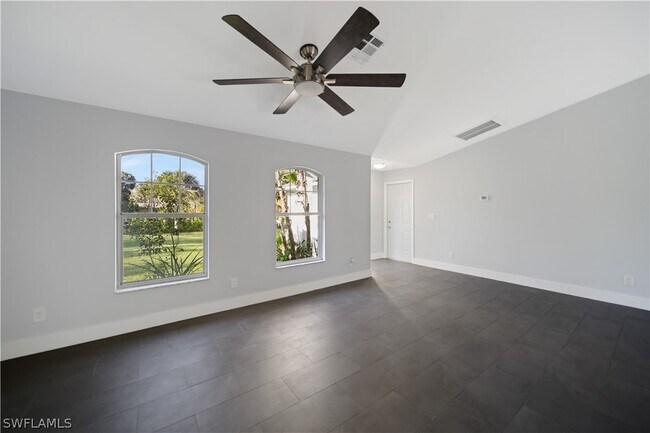 Building Photo - 390 35th Ave NE