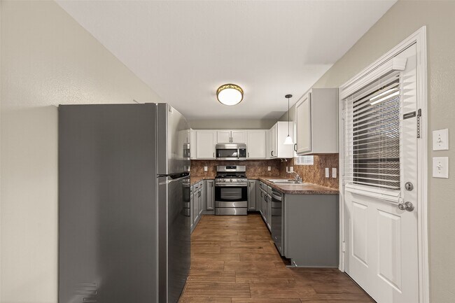 Building Photo - 10902 Clear Villa Ln