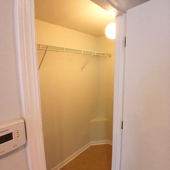 Building Photo - 4642 N Francisco Ave