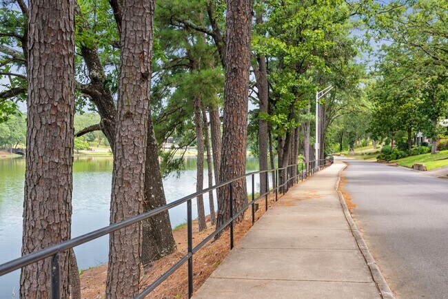 Building Photo - Furnished 3 Bedroom Lakewood Home with Lake View