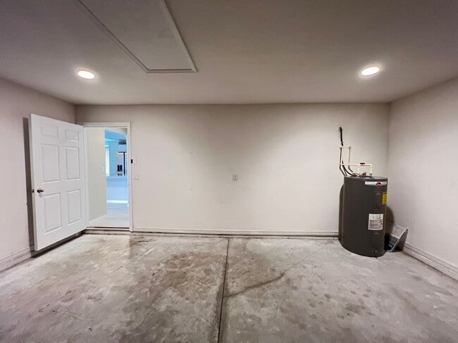 Building Photo - GORGEOUS 3BR/2BA Home with Open Floor Plan and Upgraded Features!