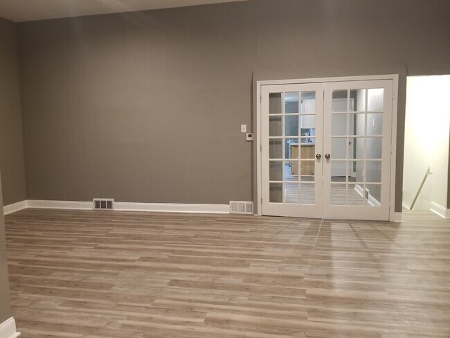 Building Photo - 519 Carothers Ave