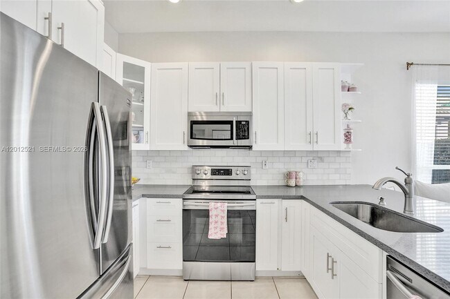 Building Photo - 6928 NW 33rd St