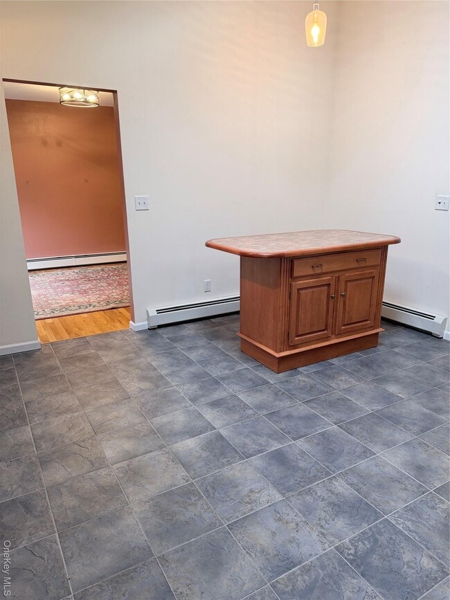 Building Photo - 1043 Roosa Gap Rd