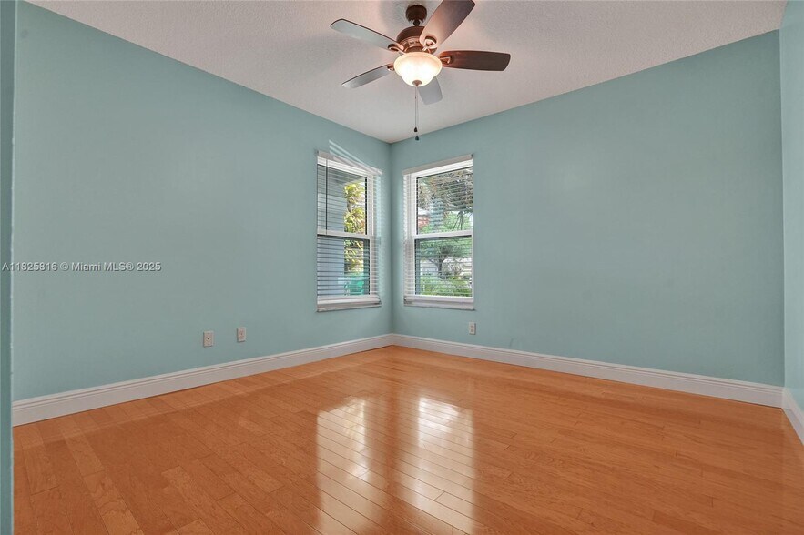 Building Photo - 8820 Woodside Ct