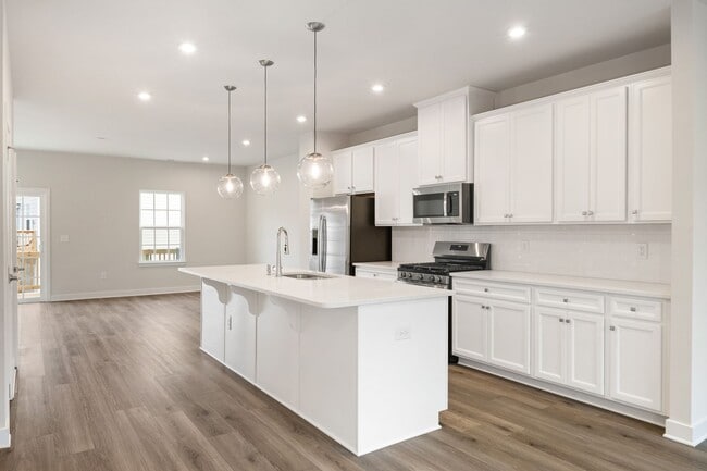 Building Photo - Available NOW! 4 Bed, 4 Bath in 751-South Neighborhood!