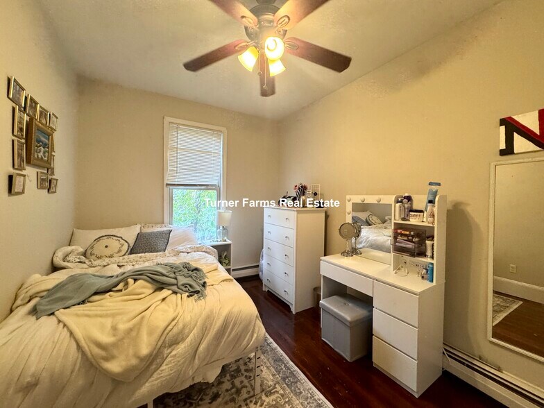 Building Photo - 717 Parker St