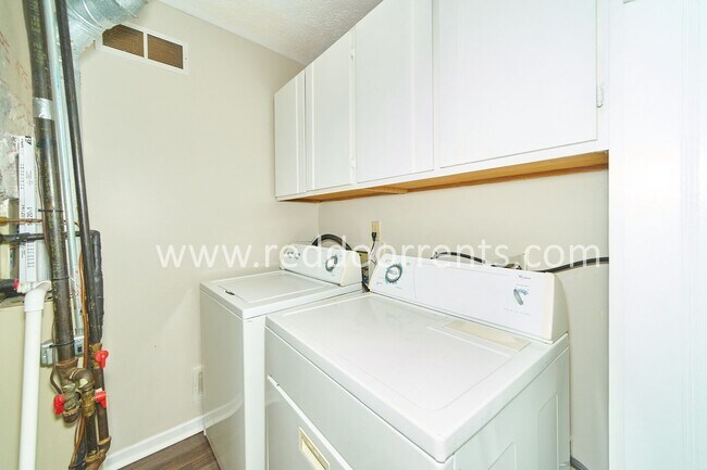 Building Photo - Coming Soon! Cozy Retreat in Indianapolis