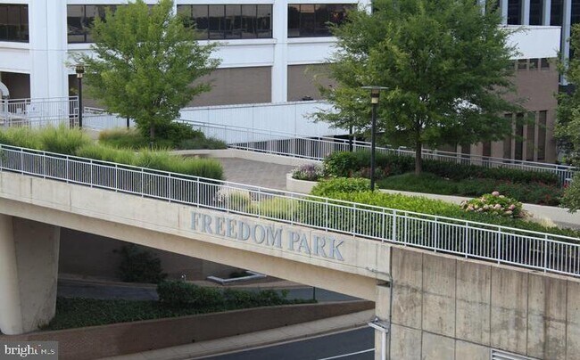 Building Photo - 1111 Arlington Blvd