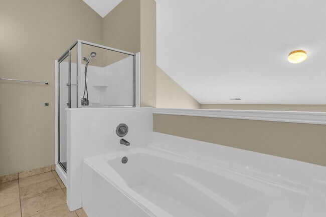 Building Photo - 3 Bed Draper Townhome with Views