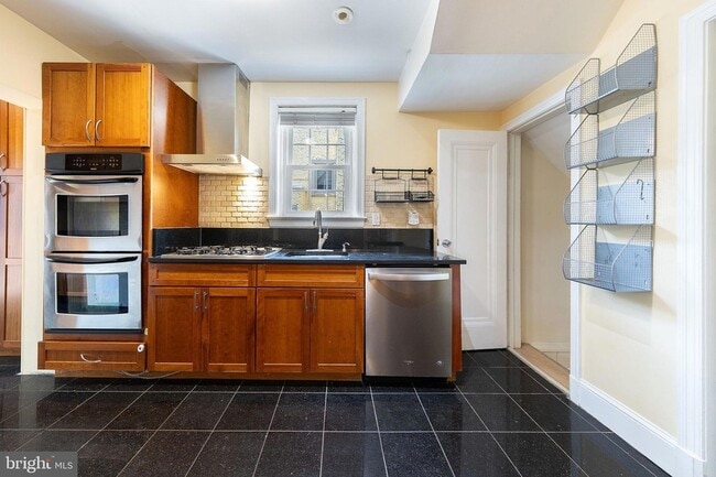Building Photo - 2804 McKinley St NW