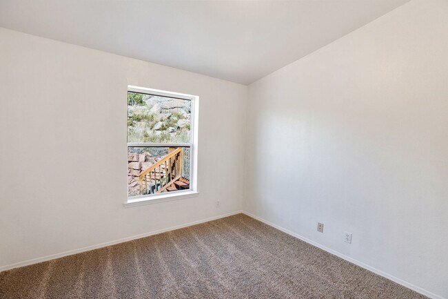 Building Photo - Wonderful Rural Home!