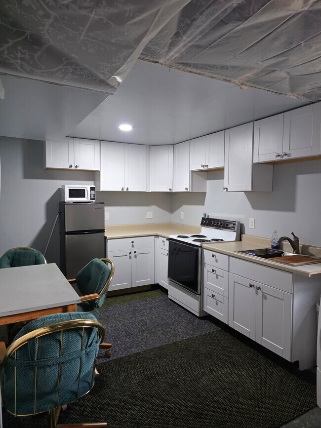 Building Photo - 6337 S Dixie Dr