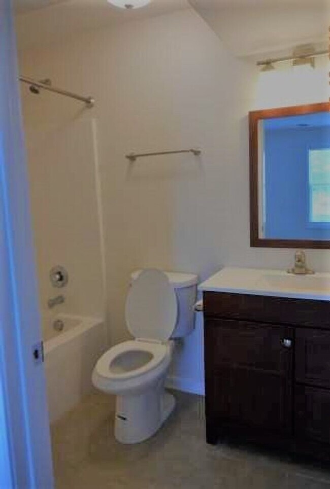 Building Photo - 4 Bedroom 2 Half Bath Townhouse with 2 Car...