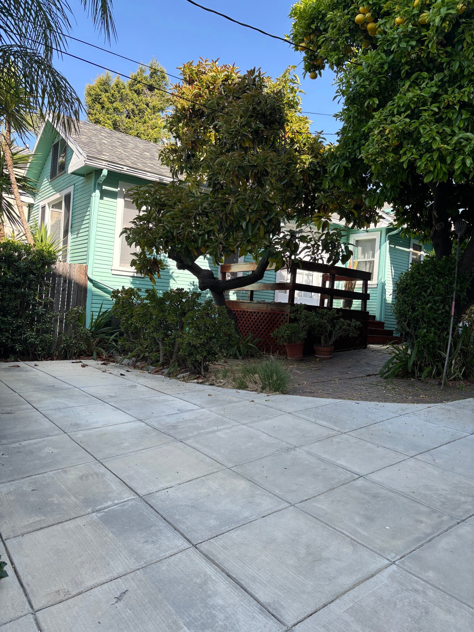 Building Photo - 8707 W West Knoll Dr