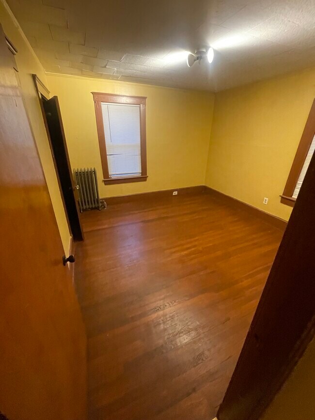 Building Photo - 87 Ferry St