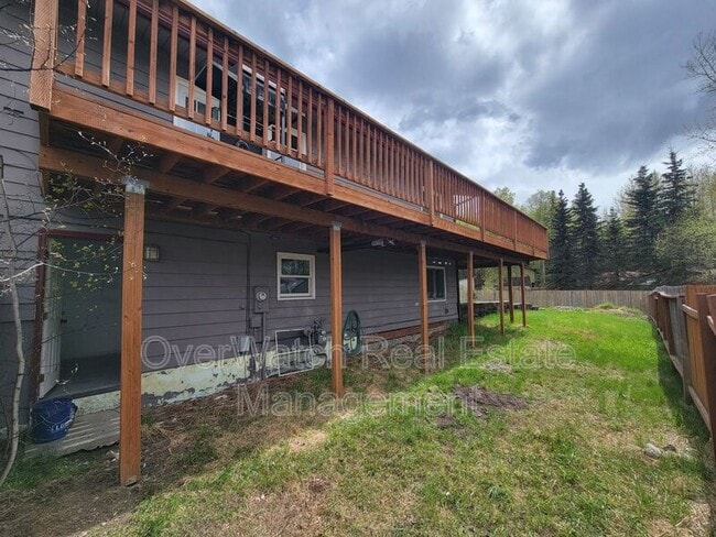 Building Photo - 17024 Meadow Creek Dr