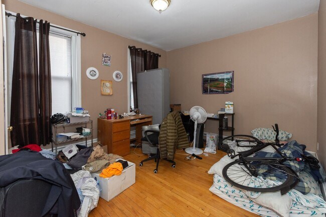 Building Photo - Large 5 bedroom, 2 full baths, right on the T!