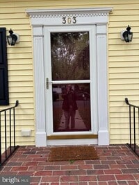 Building Photo - 303 Oak Ave