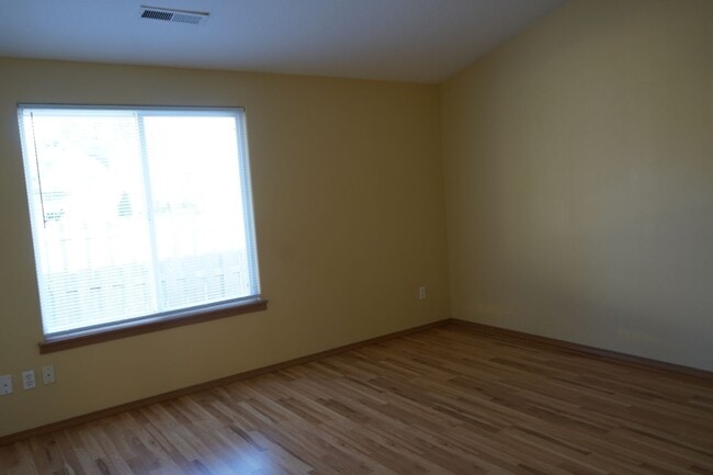 Building Photo - 2917 NW Watkins Ct